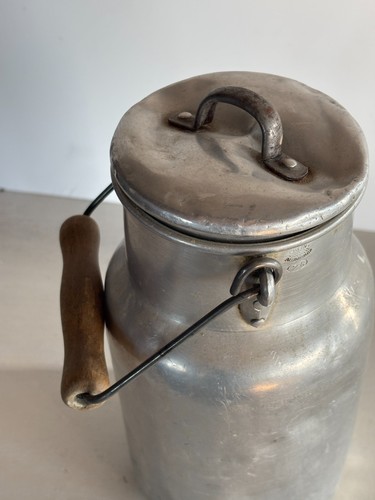 Vintage milchkanne mit deckel - milchkanne,